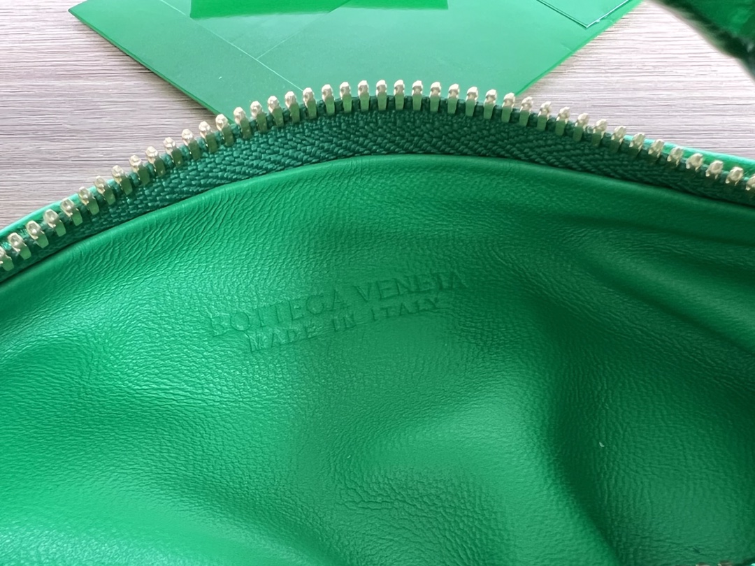 Small Jodie Intrecciato Leather Shoulder Bag Green